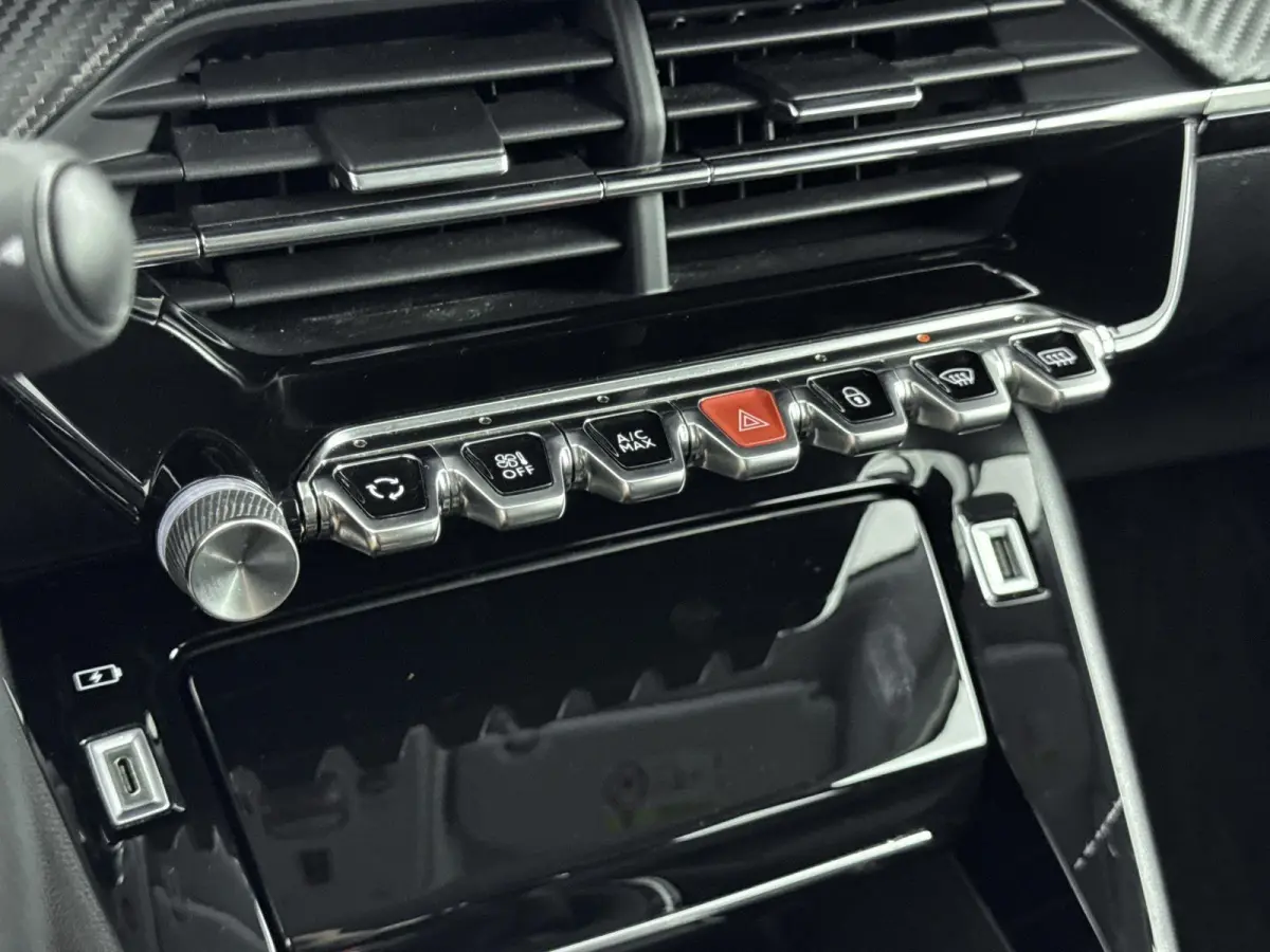 SUV Allure 100pk | Navigatie | Achteruitrijcamera | Climate Control | Cruise Control | Parkeersensoren | Keyless start | Bluetooth | Apple CarPlay / Android Auto | DAB+ radio | Elektrisch in