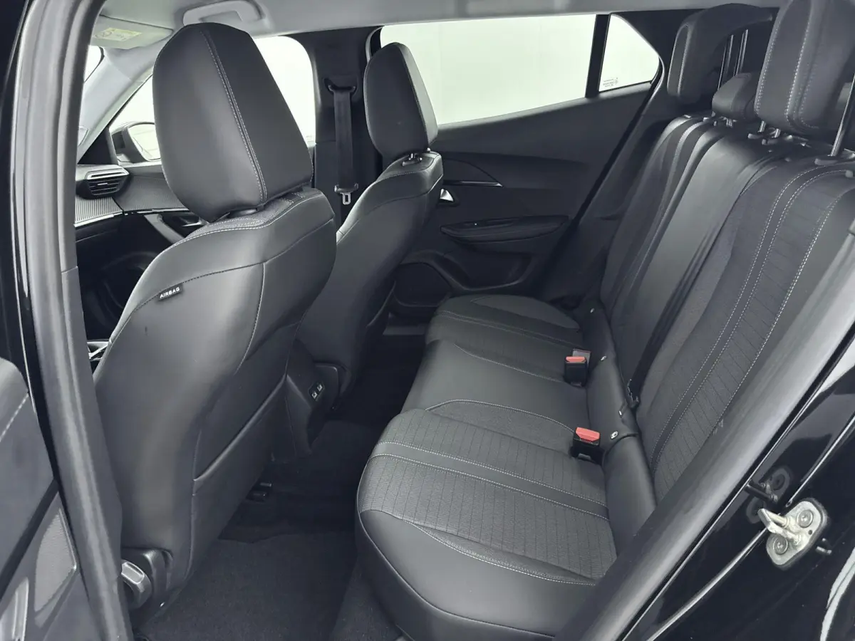 SUV Allure 100pk | Navigatie | Achteruitrijcamera | Climate Control | Cruise Control | Parkeersensoren | Keyless start | Bluetooth | Apple CarPlay / Android Auto | DAB+ radio | Elektrisch in