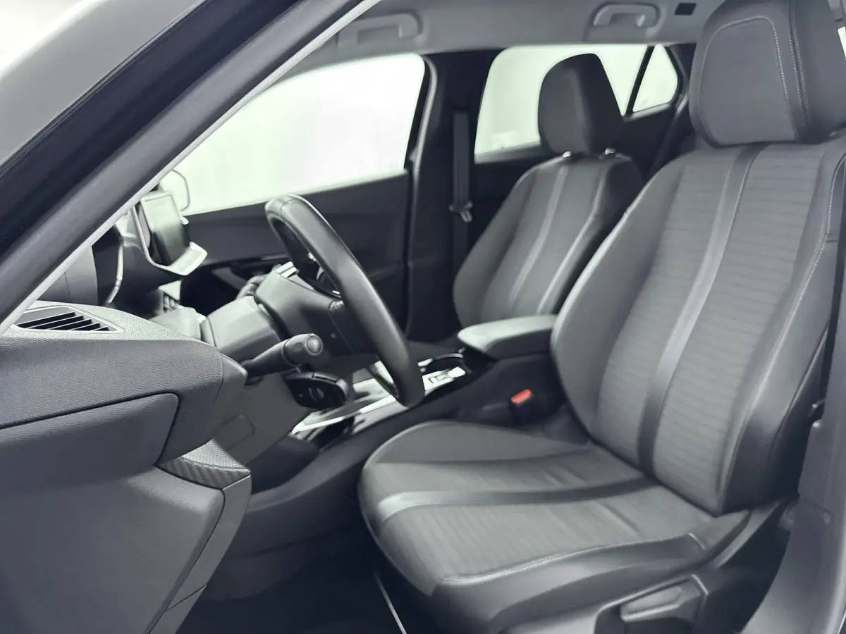 SUV Allure 100pk | Navigatie | Achteruitrijcamera | Climate Control | Cruise Control | Parkeersensoren | Keyless start | Bluetooth | Apple CarPlay / Android Auto | DAB+ radio | Elektrisch in