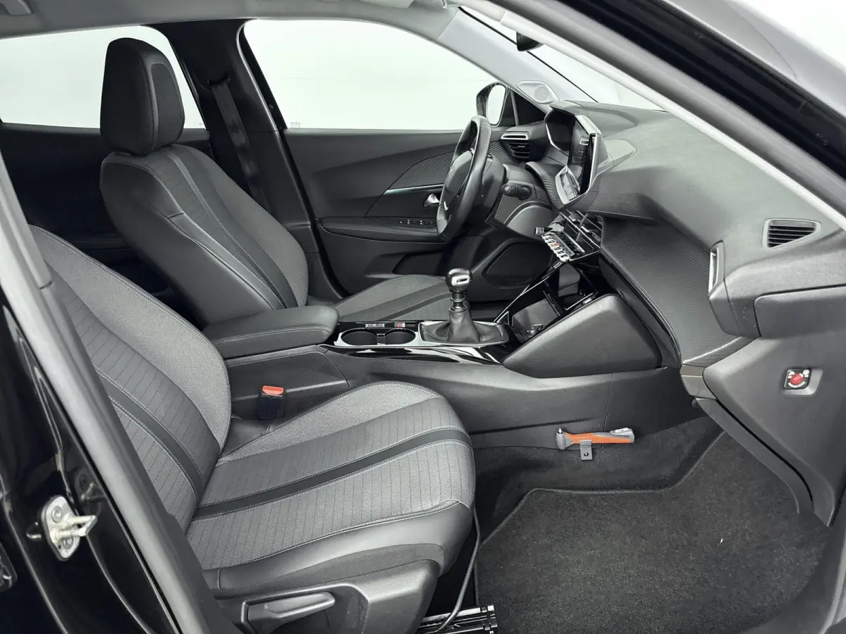 SUV Allure 100pk | Navigatie | Achteruitrijcamera | Climate Control | Cruise Control | Parkeersensoren | Keyless start | Bluetooth | Apple CarPlay / Android Auto | DAB+ radio | Elektrisch in
