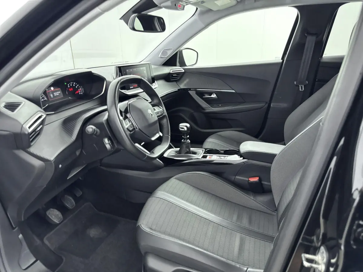 SUV Allure 100pk | Navigatie | Achteruitrijcamera | Climate Control | Cruise Control | Parkeersensoren | Keyless start | Bluetooth | Apple CarPlay / Android Auto | DAB+ radio | Elektrisch in