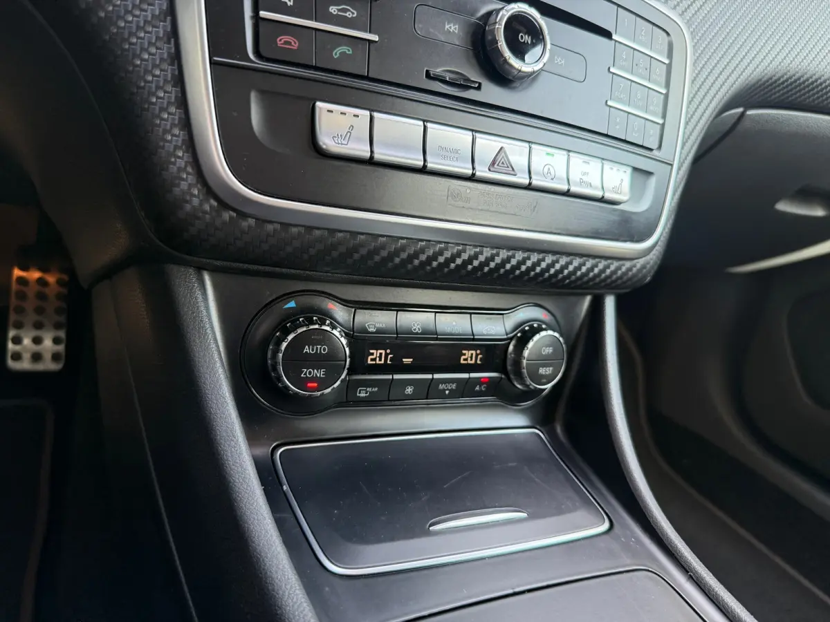 200 AMG-line | PANO | Camera | Apple Carplay | Cruise | PDC | Stoelverw. | Alcantara |