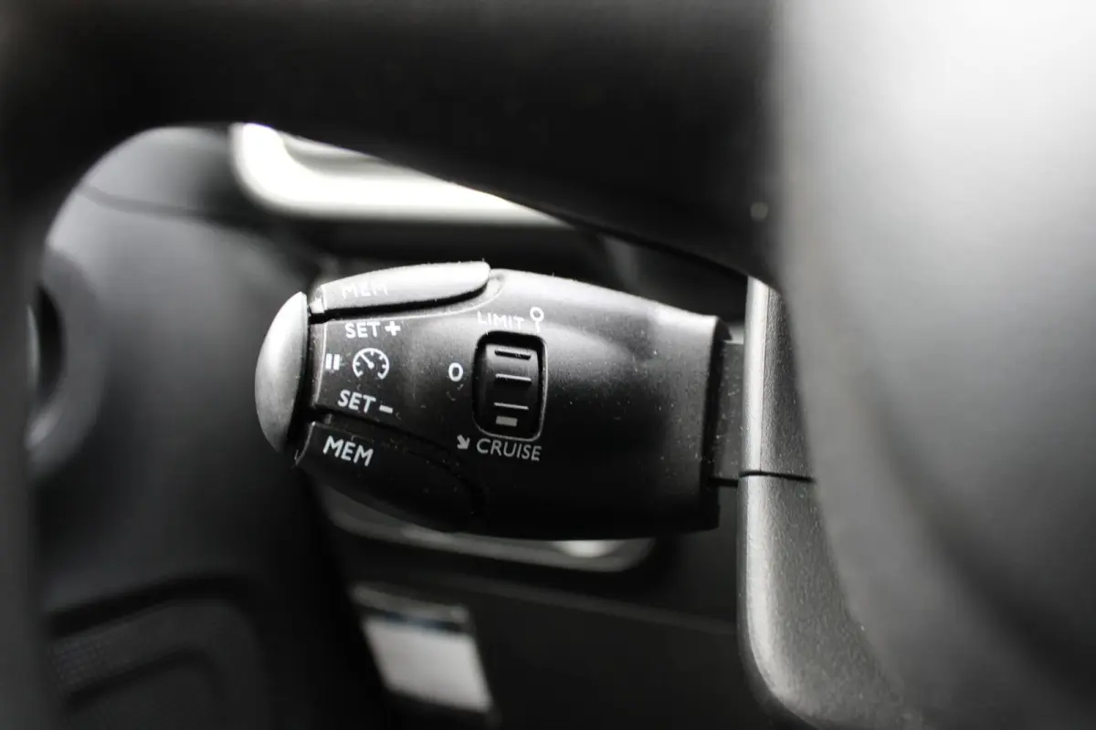1.2 PureTech Feel 105g|Trekhaak afneembaar|Navigatie|Nieuwe riem