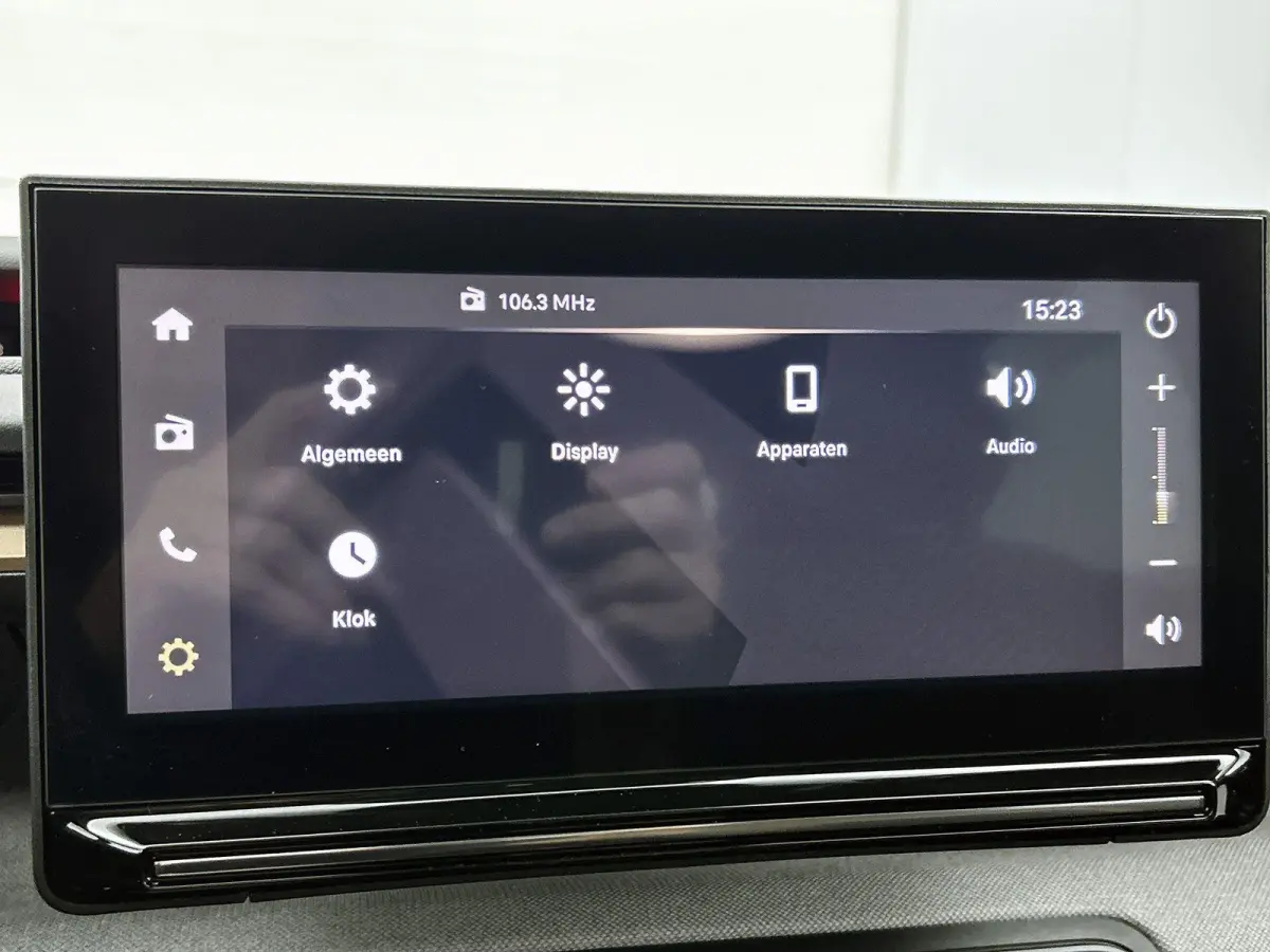 SUV Plus Hybrid 7p. 145pk Automaat | 7 zitplaatsen | Lage kilometerstand | Navigatie via draadloze Apple Carplay / Android Auto | Achteruitrijcamera | Climate Control | Cruise Control | Park