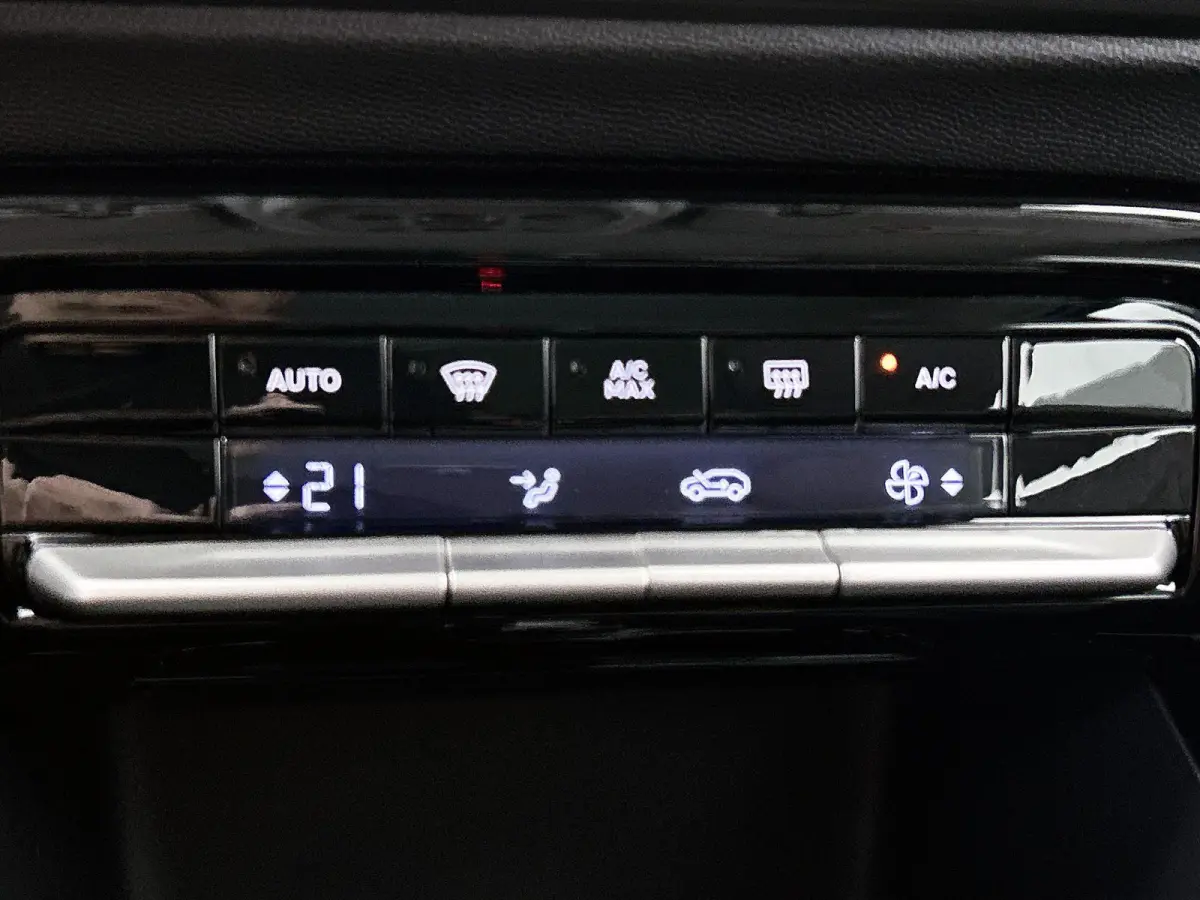 SUV Plus Hybrid 7p. 145pk Automaat | 7 zitplaatsen | Lage kilometerstand | Navigatie via draadloze Apple Carplay / Android Auto | Achteruitrijcamera | Climate Control | Cruise Control | Park