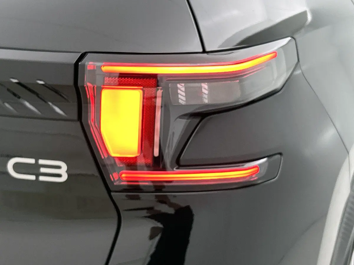 SUV Plus Hybrid 7p. 145pk Automaat | 7 zitplaatsen | Lage kilometerstand | Navigatie via draadloze Apple Carplay / Android Auto | Achteruitrijcamera | Climate Control | Cruise Control | Park
