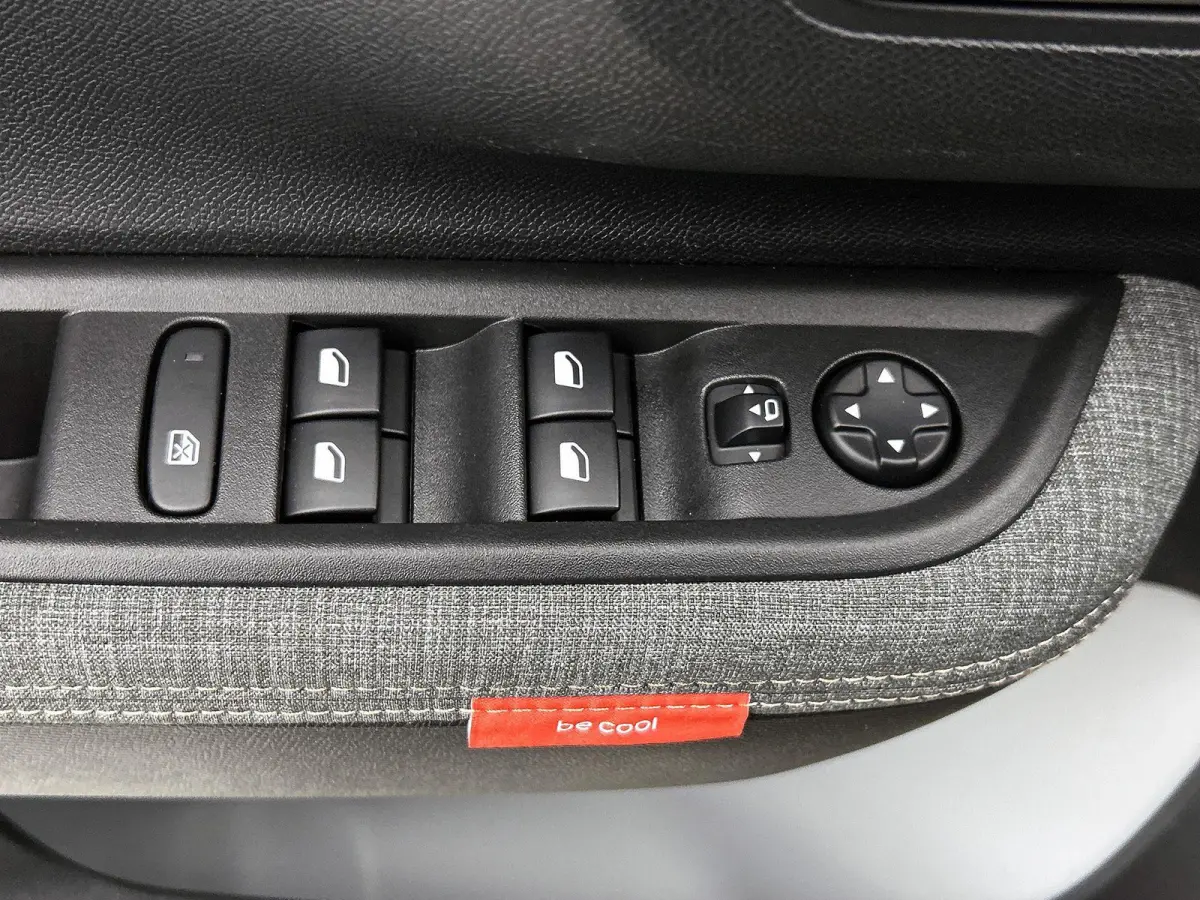 SUV Plus Hybrid 7p. 145pk Automaat | 7 zitplaatsen | Lage kilometerstand | Navigatie via draadloze Apple Carplay / Android Auto | Achteruitrijcamera | Climate Control | Cruise Control | Park
