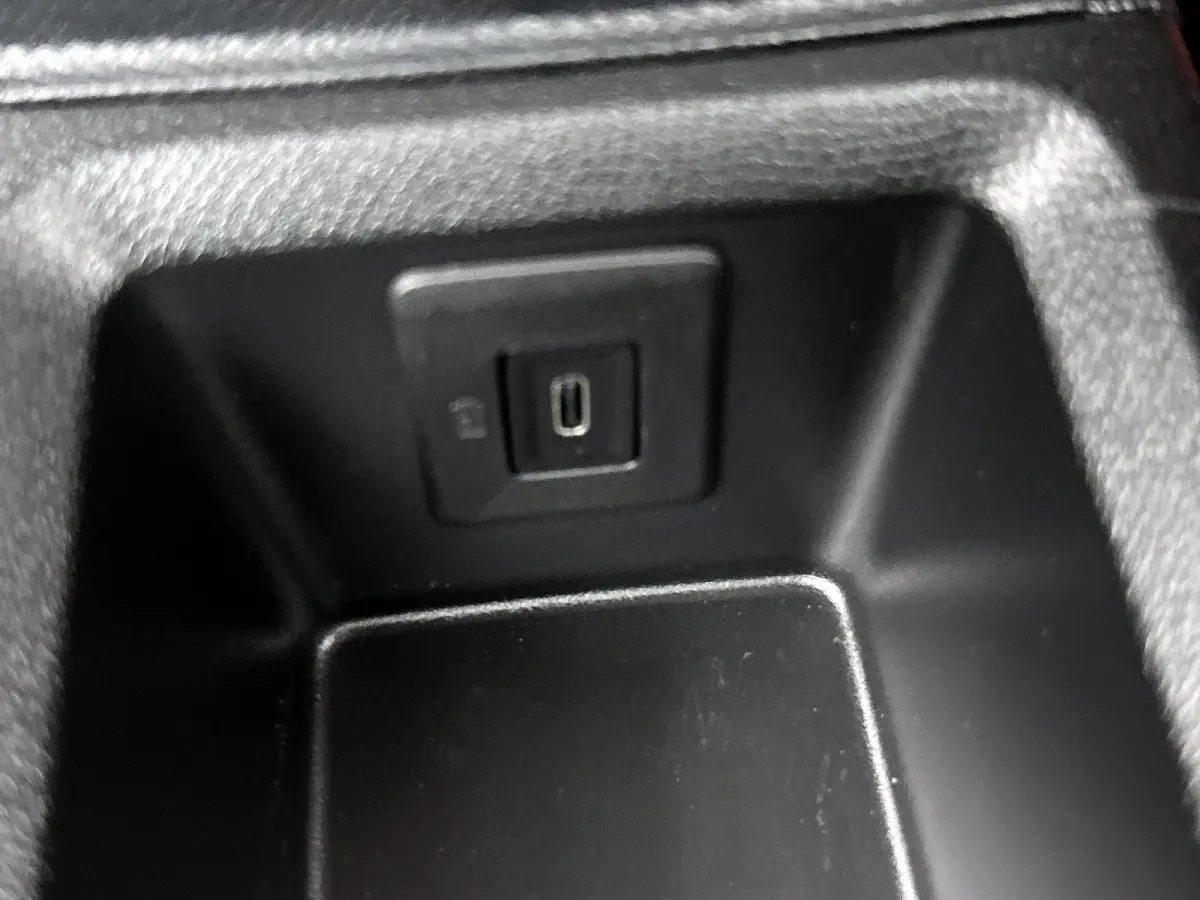 SUV Plus Hybrid 7p. 145pk Automaat | 7 zitplaatsen | Lage kilometerstand | Navigatie via draadloze Apple Carplay / Android Auto | Achteruitrijcamera | Climate Control | Cruise Control | Park