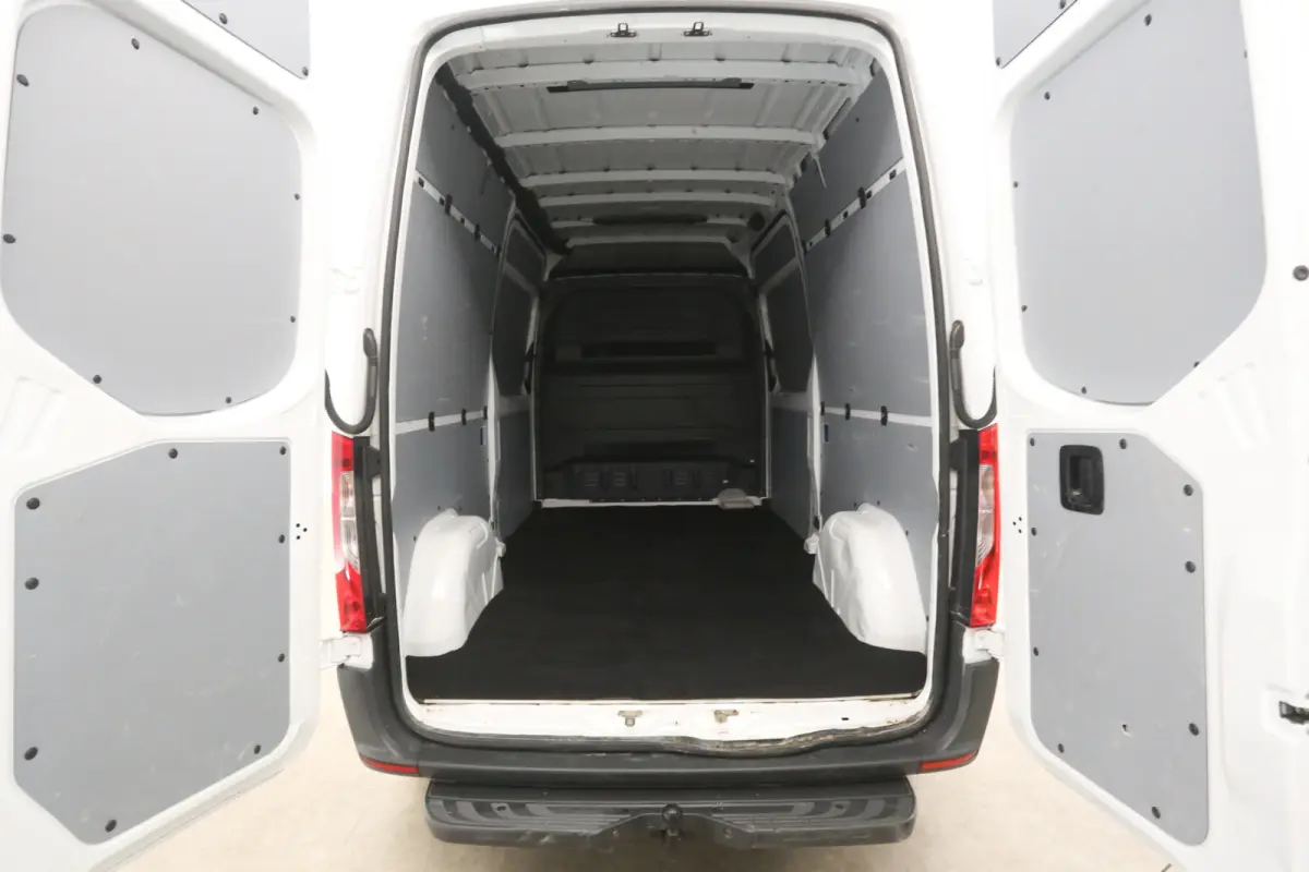 215 CDI L2H2 | Automaat | Airco | Cruise | Camera | Carplay | 3 Zits | 2xSchuifdeur | Trekhaak