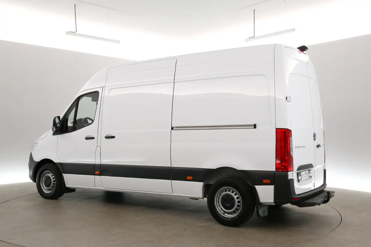 215 CDI L2H2 | Automaat | Airco | Cruise | Camera | Carplay | 3 Zits | 2xSchuifdeur | Trekhaak