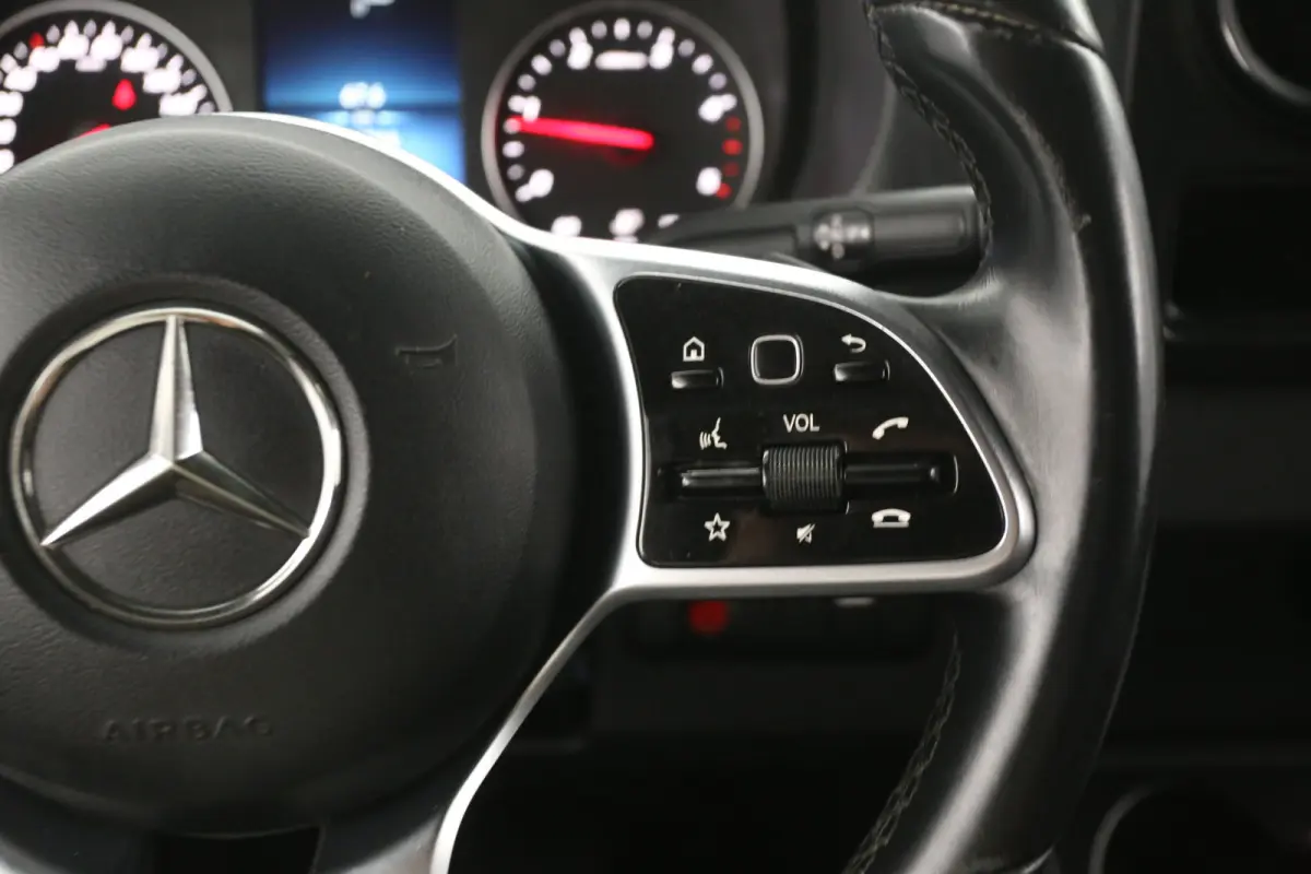 215 CDI L2H2 | Automaat | Airco | Cruise | Camera | Carplay | 3 Zits | 2xSchuifdeur | Trekhaak