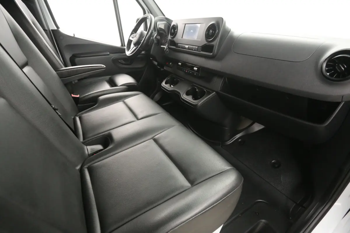215 CDI L2H2 | Automaat | Airco | Cruise | Camera | Carplay | 3 Zits | 2xSchuifdeur | Trekhaak