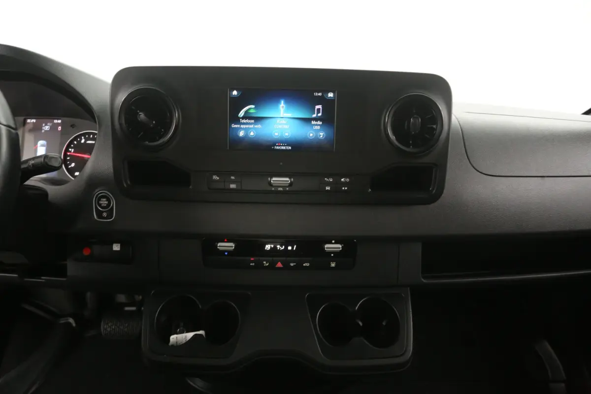 215 CDI L2H2 | Automaat | Airco | Cruise | Camera | Carplay | 3 Zits | 2xSchuifdeur | Trekhaak