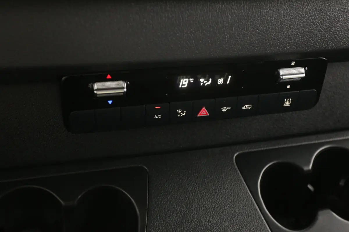 215 CDI L2H2 | Automaat | Airco | Cruise | Camera | Carplay | 3 Zits | 2xSchuifdeur | Trekhaak