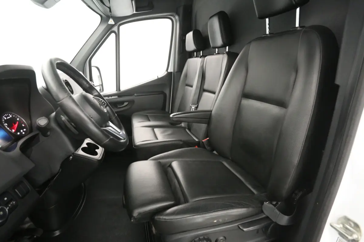 215 CDI L2H2 | Automaat | Airco | Cruise | Camera | Carplay | 3 Zits | 2xSchuifdeur | Trekhaak