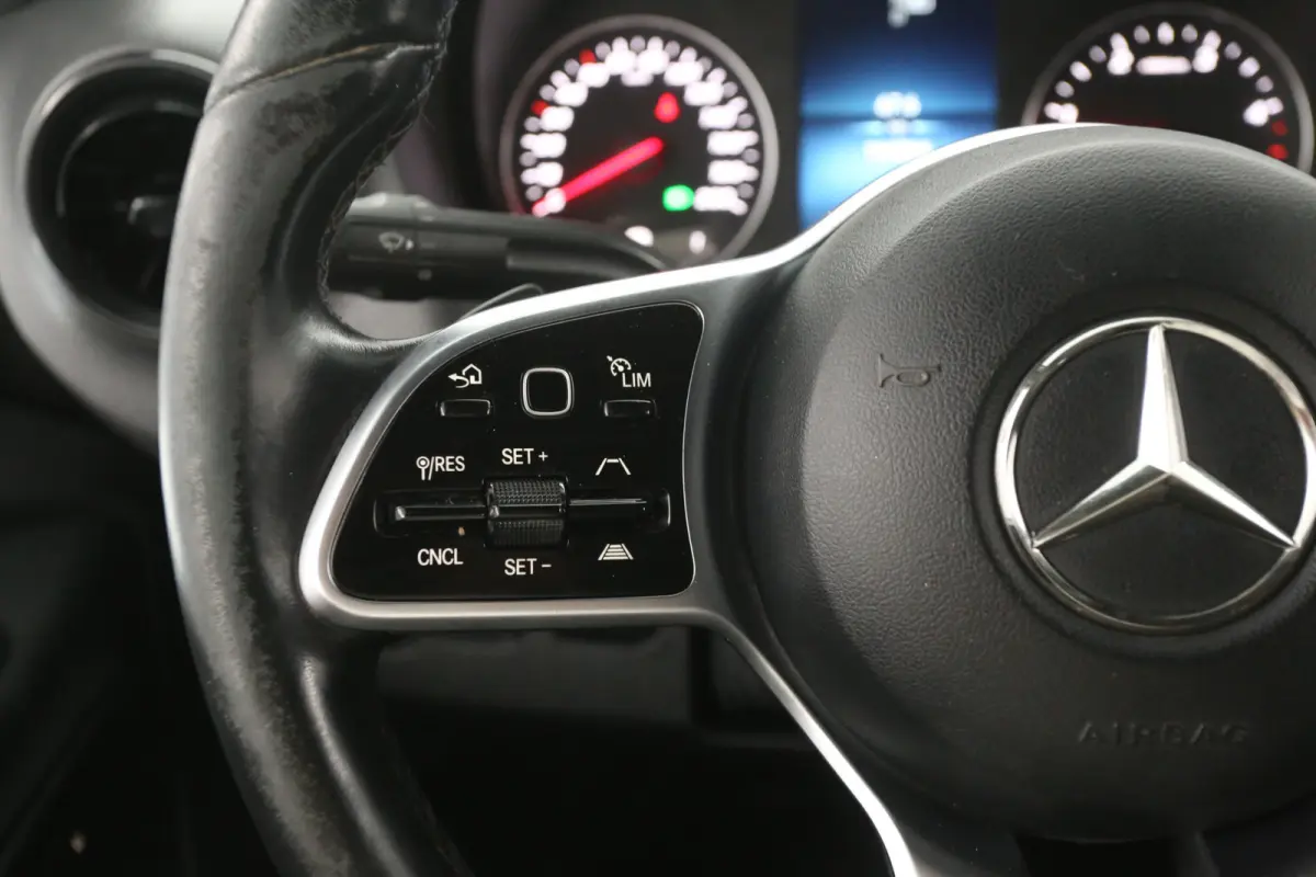 215 CDI L2H2 | Automaat | Airco | Cruise | Camera | Carplay | 3 Zits | 2xSchuifdeur | Trekhaak
