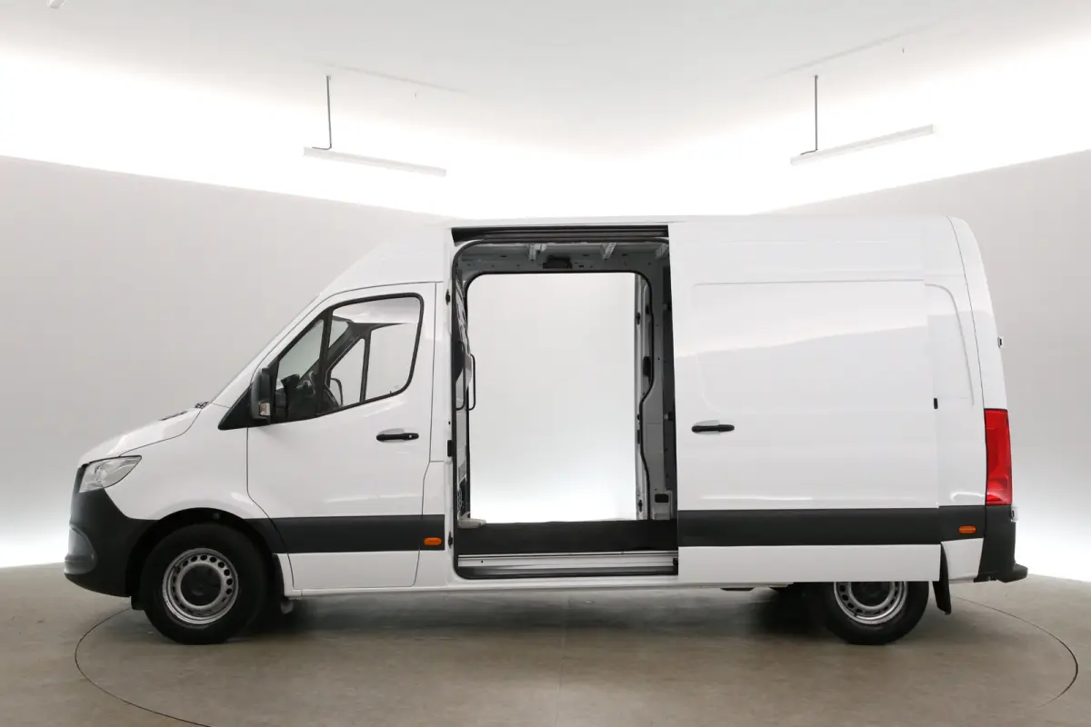 215 CDI L2H2 | Automaat | Airco | Cruise | Camera | Carplay | 3 Zits | 2xSchuifdeur | Trekhaak