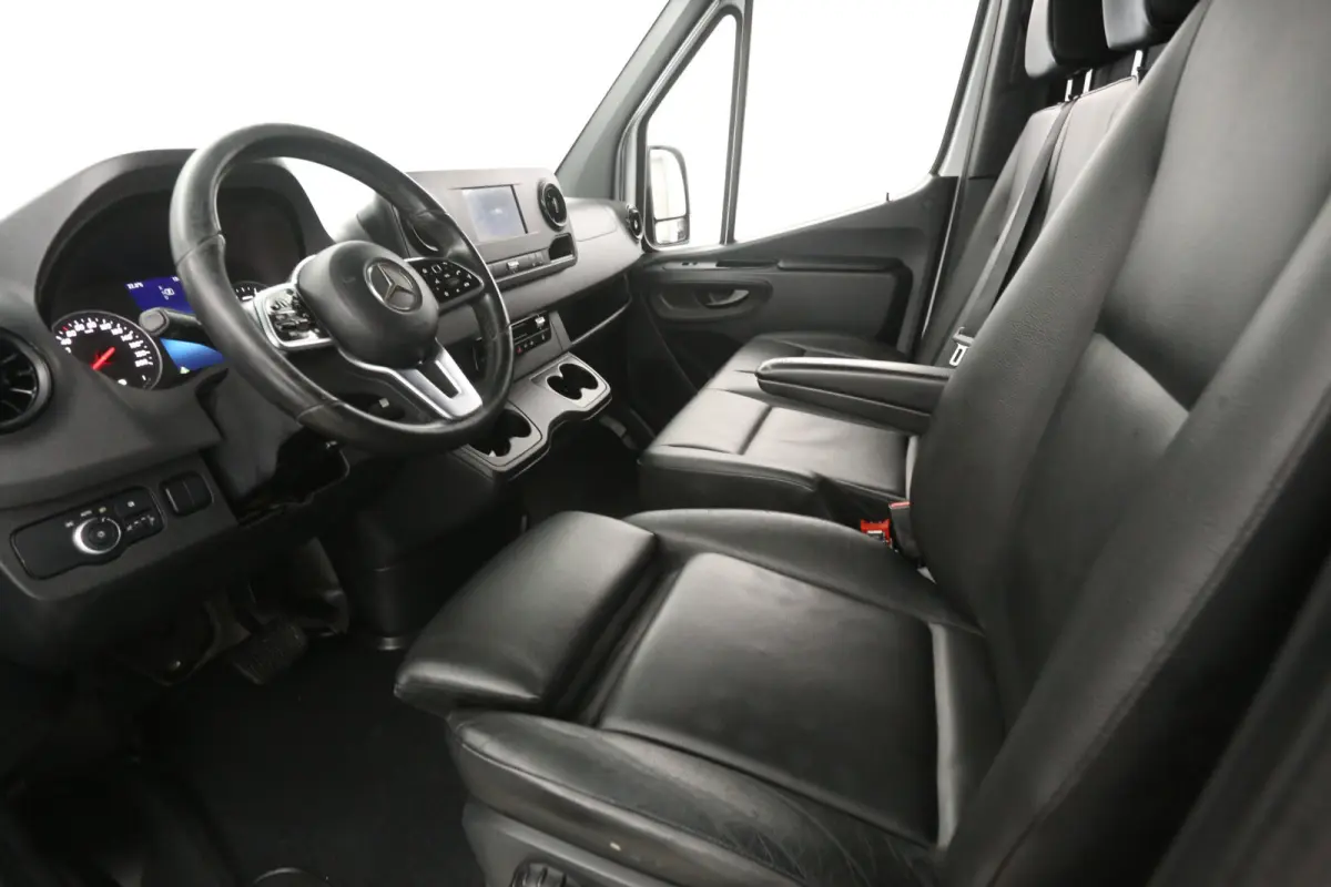 215 CDI L2H2 | Automaat | Airco | Cruise | Camera | Carplay | 3 Zits | 2xSchuifdeur | Trekhaak