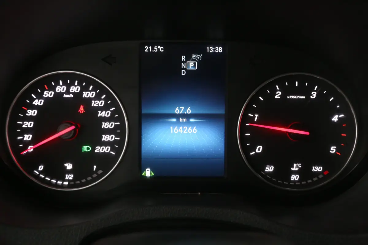 215 CDI L2H2 | Automaat | Airco | Cruise | Camera | Carplay | 3 Zits | 2xSchuifdeur | Trekhaak