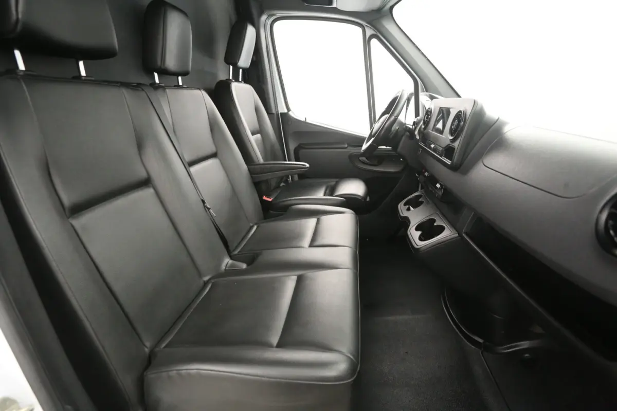 215 CDI L2H2 | Automaat | Airco | Cruise | Camera | Carplay | 3 Zits | 2xSchuifdeur | Trekhaak