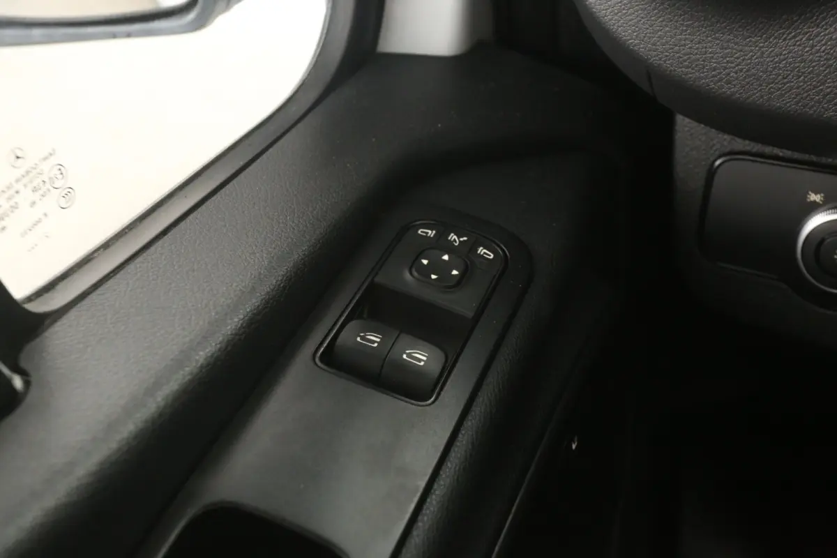 215 CDI L2H2 | Automaat | Airco | Cruise | Camera | Carplay | 3 Zits | 2xSchuifdeur | Trekhaak