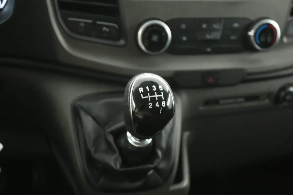 2.0 TDCI L2H1 | Airco | Cruise | 3 Zits | Trekhaak | 2xSchuifdeur | Imperiaal | Parkeersens.