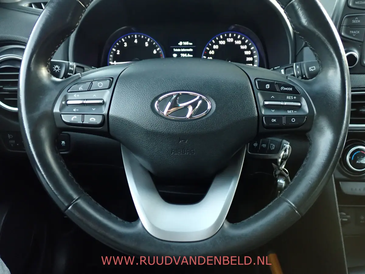 1.0T PLUS-PACK / CARPLAY / CRUISE / CAMERA / PDC