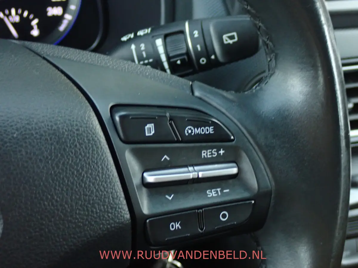 1.0T PLUS-PACK / CARPLAY / CRUISE / CAMERA / PDC