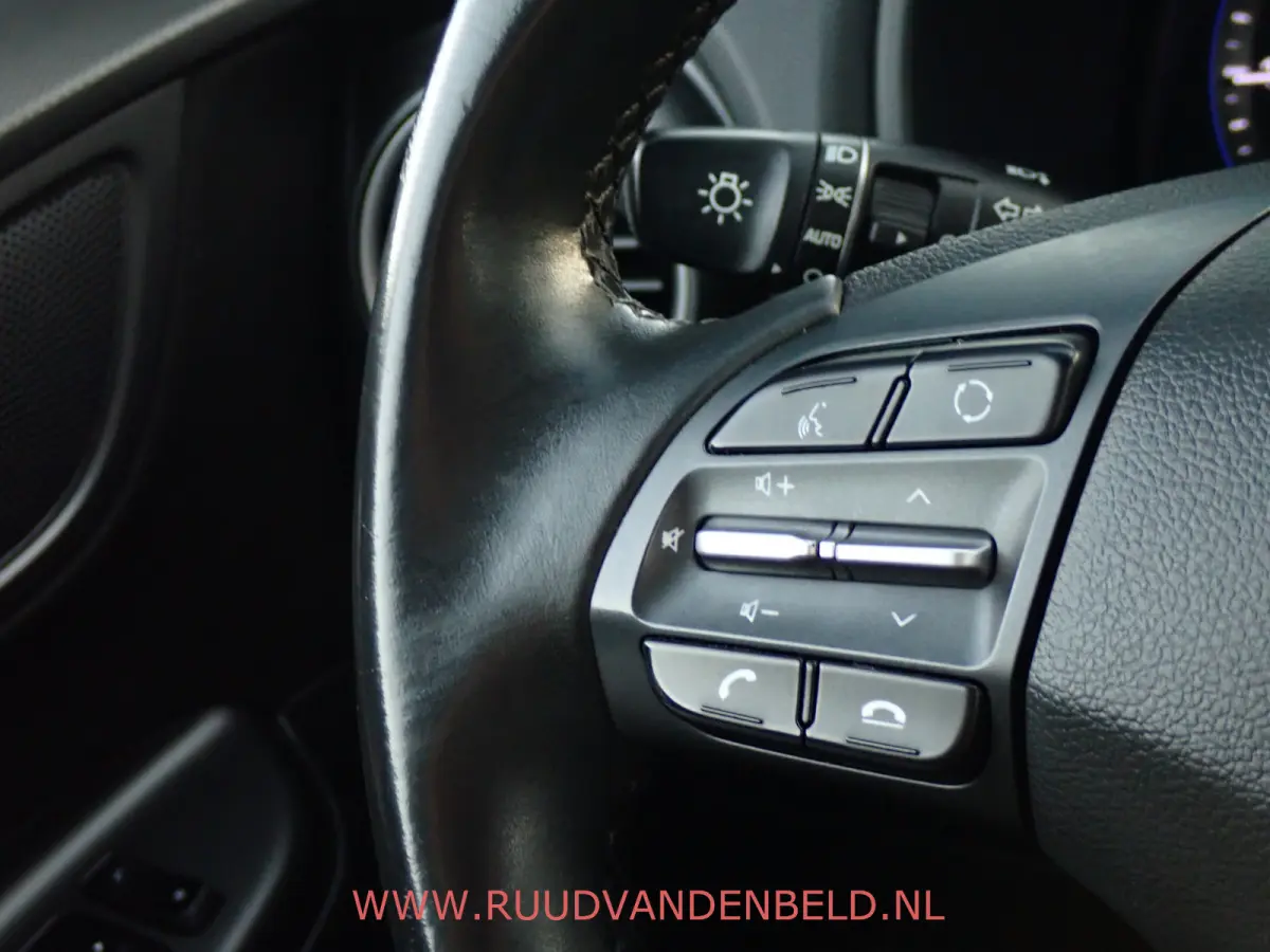 1.0T PLUS-PACK / CARPLAY / CRUISE / CAMERA / PDC