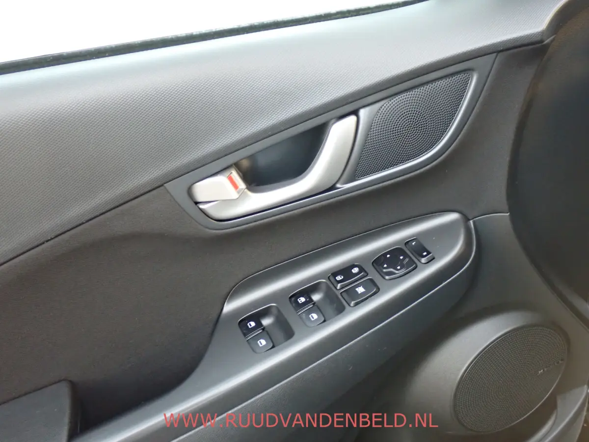 1.0T PLUS-PACK / CARPLAY / CRUISE / CAMERA / PDC