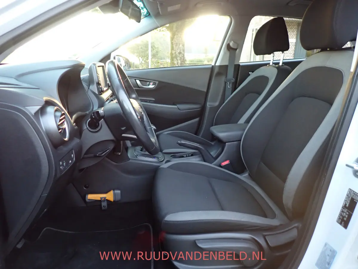 1.0T PLUS-PACK / CARPLAY / CRUISE / CAMERA / PDC