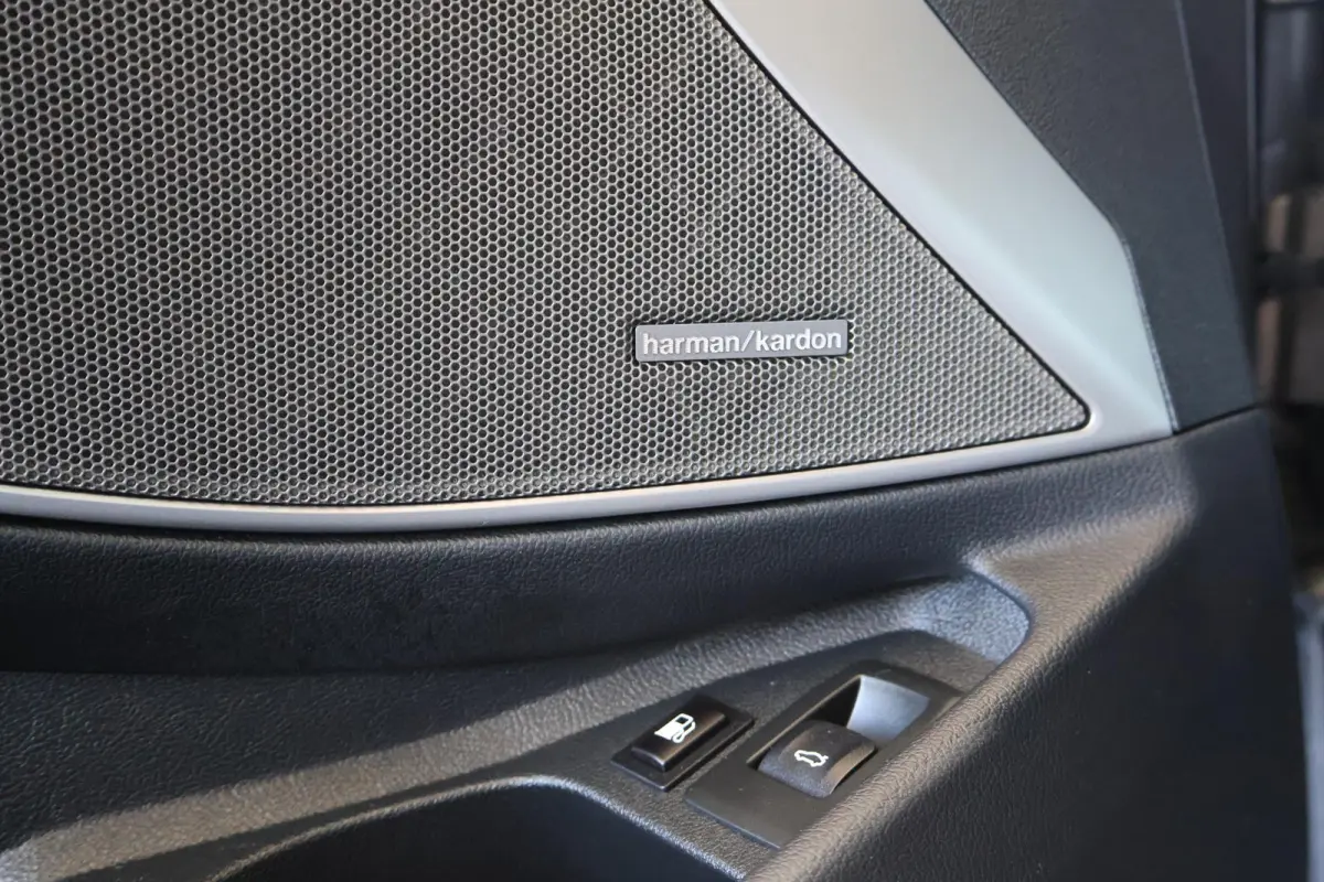 330e High Executive | Driving Assistant Professional | Harman Kardon