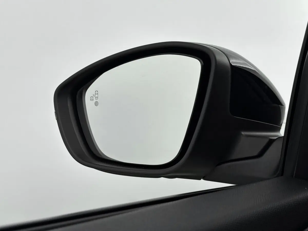 SUV EV GT Pack 50 kWh 136pk | Accu 96% | Navigatie | Achteruitrijcamera | Full Led koplampen | Sportstoelen Leder/Alcantara | 3D Cockpit | Keyless | Parkeersensoren v+a | Adaptieve Cruise Co