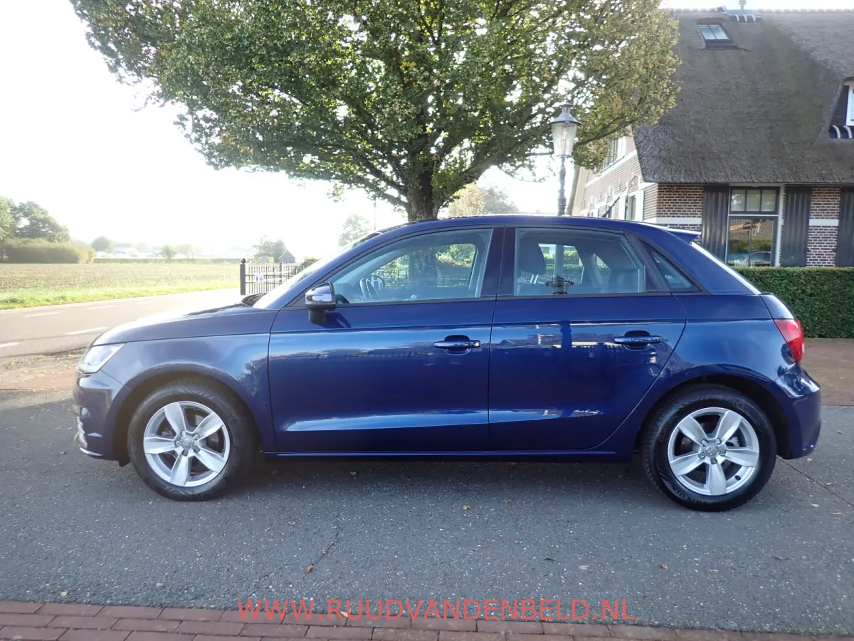 1.0TFSI 5-DEURS // AIRCO / CRUISE / BLUETOOTH