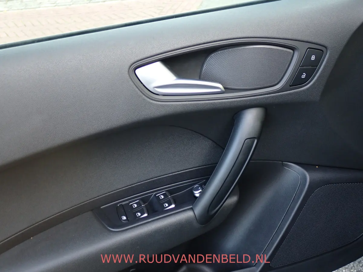 1.0TFSI 5-DEURS // AIRCO / CRUISE / BLUETOOTH