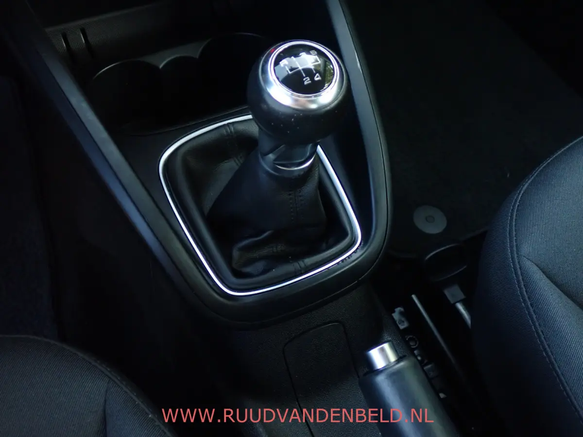 1.0TFSI 5-DEURS // AIRCO / CRUISE / BLUETOOTH