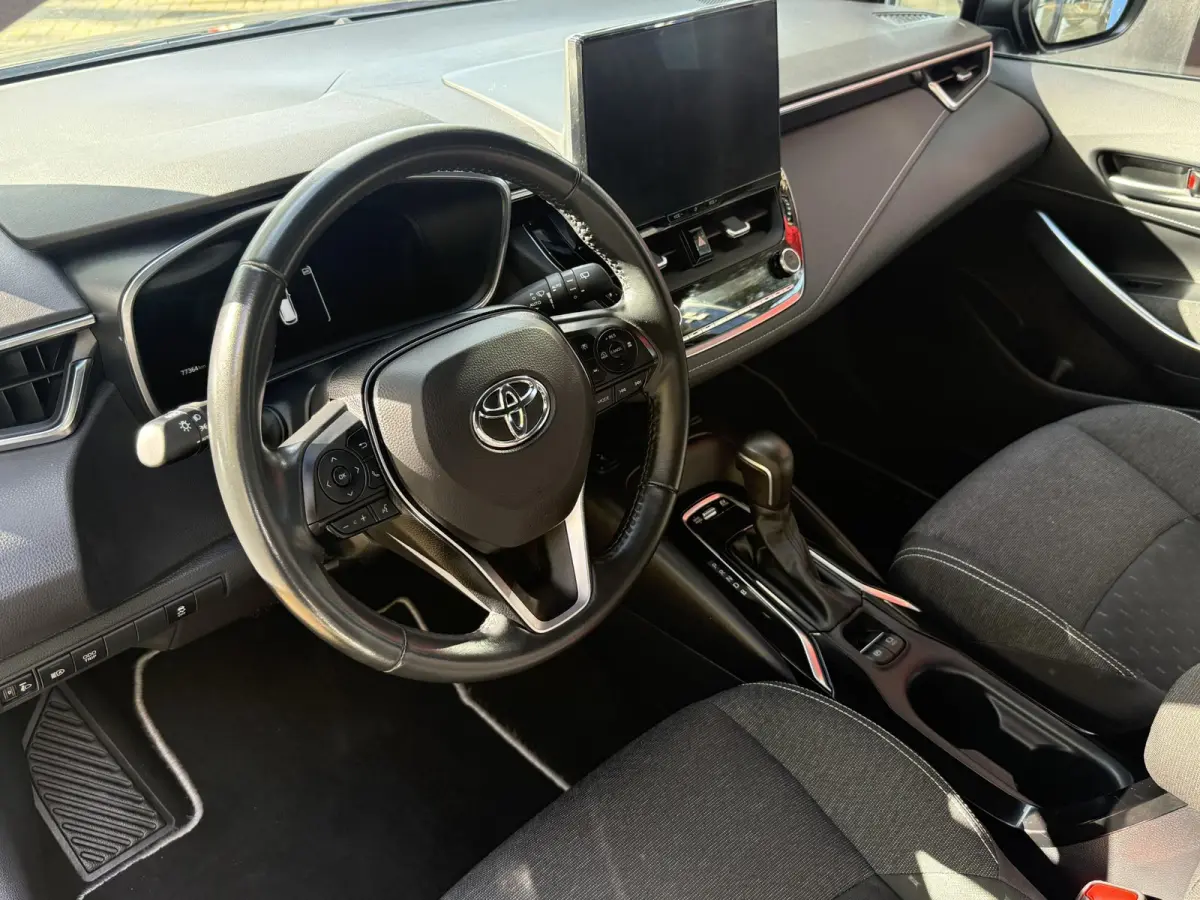 1.8 Hybrid | PDC + Camera|Climate control |Stoelverwarming | LM Velgen | Apple Carplay/Android Auto |