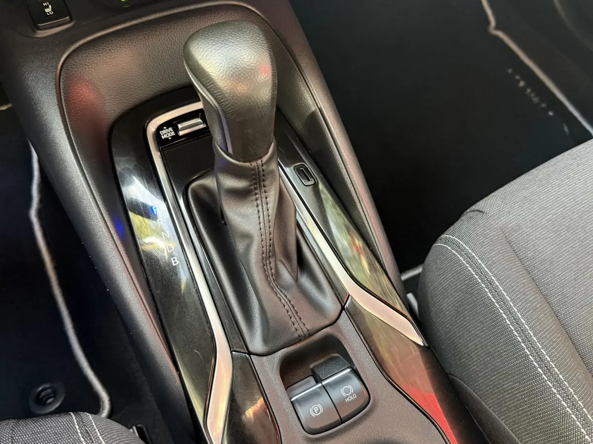 1.8 Hybrid | PDC + Camera|Climate control |Stoelverwarming | LM Velgen | Apple Carplay/Android Auto |