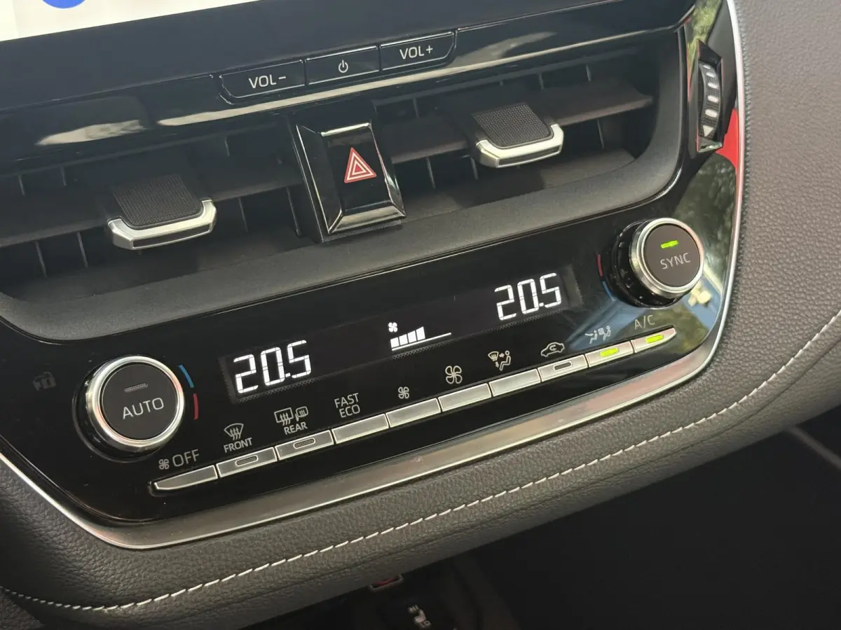 1.8 Hybrid | PDC + Camera|Climate control |Stoelverwarming | LM Velgen | Apple Carplay/Android Auto |
