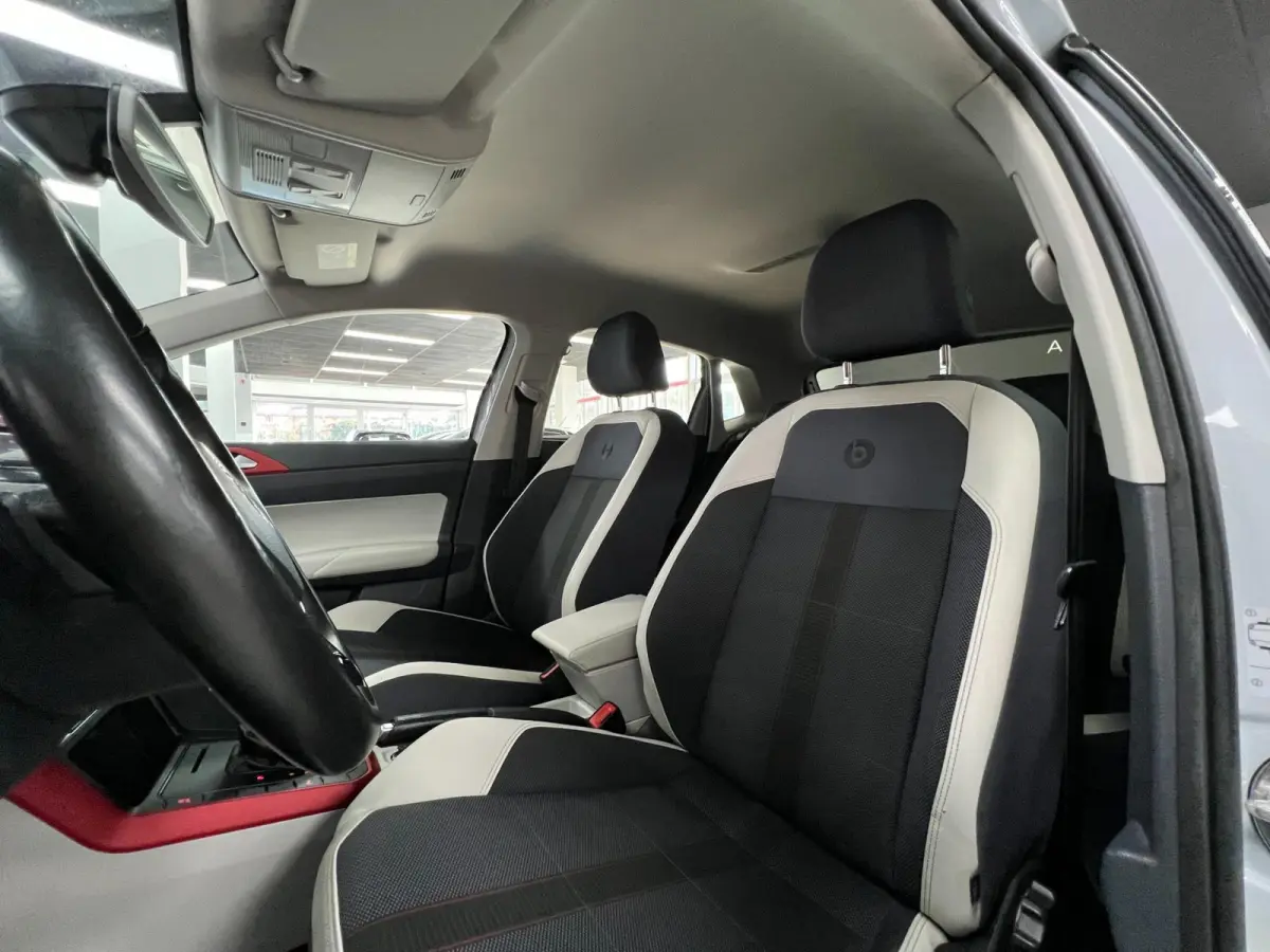 1.0 TSI R-Line |Virtual |ACC |BEATS | 116PK|