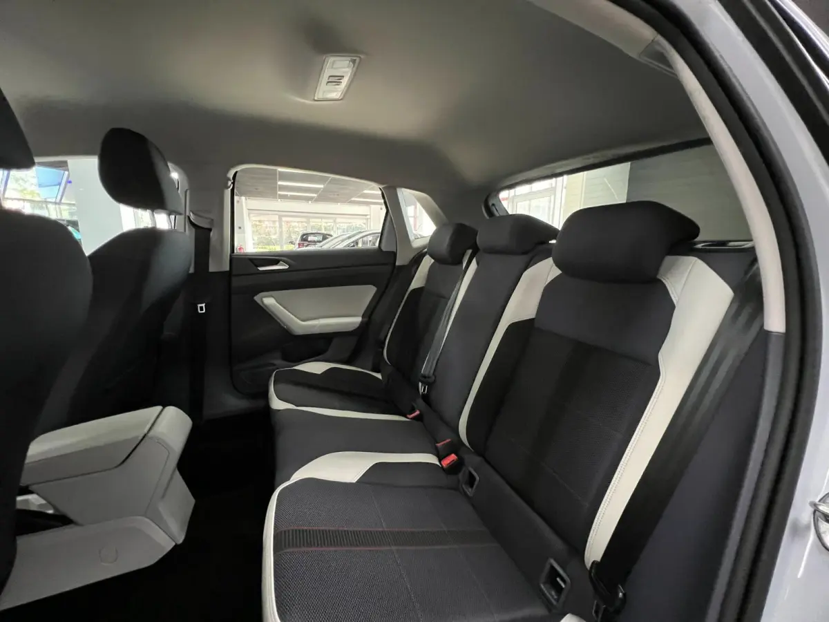1.0 TSI R-Line |Virtual |ACC |BEATS | 116PK|