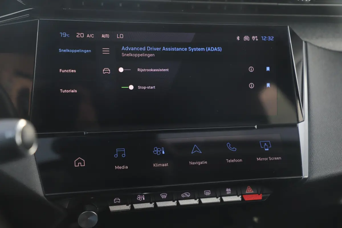 1.2 PureTech Allure Pack Business Automaat 131PK Trekhaak LMV Navigatie Achteruitrijcamera Half Leder Carplay Android Adaptive Cruise