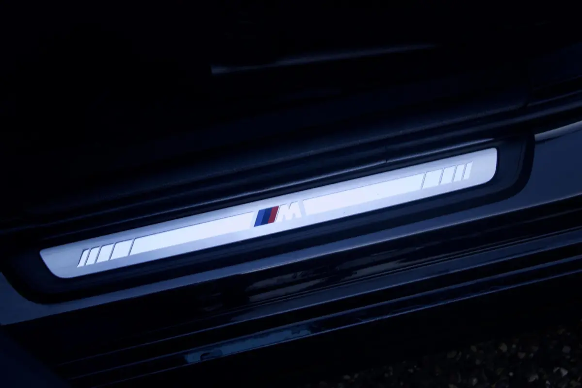 330i