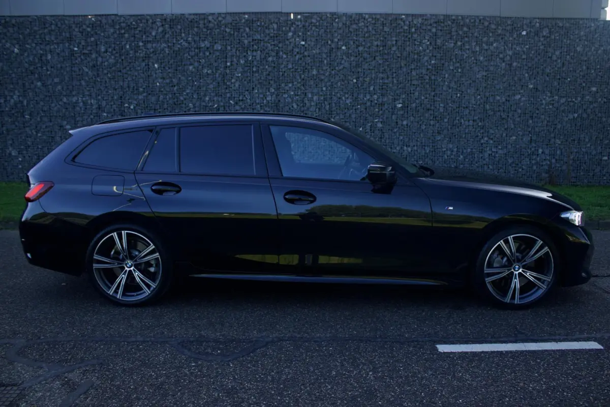 330i