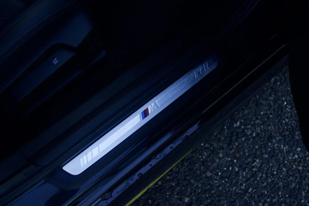330i