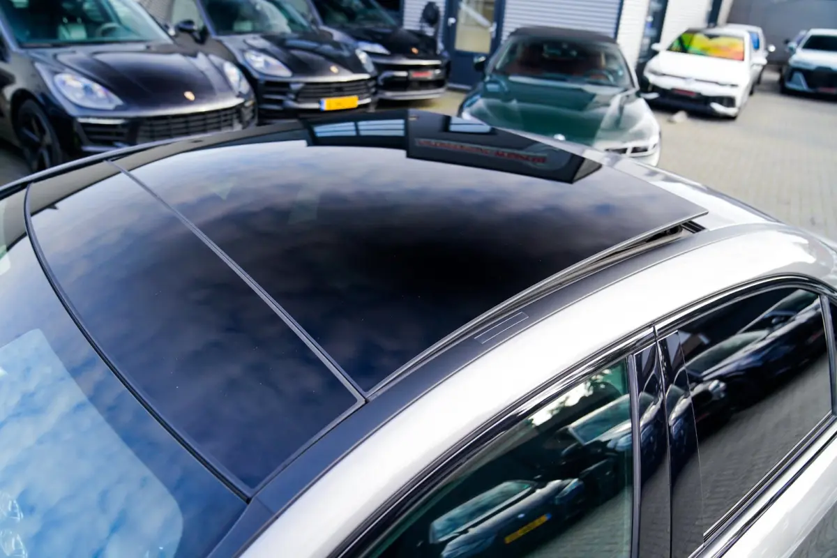 180 Premium Plus | Stoelverwarming | Panorama dak | Achteruitrijcamera | Digitaal dashboard