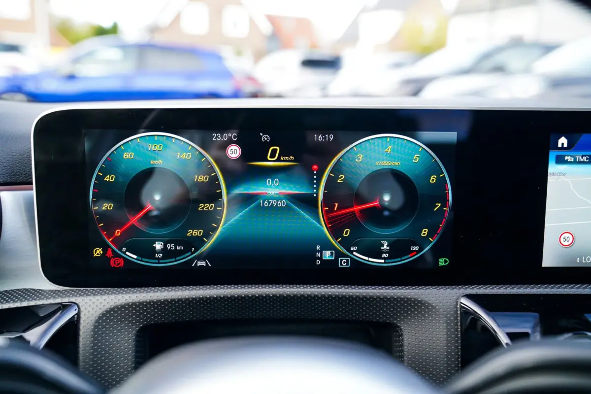 180 Premium Plus | Stoelverwarming | Panorama dak | Achteruitrijcamera | Digitaal dashboard