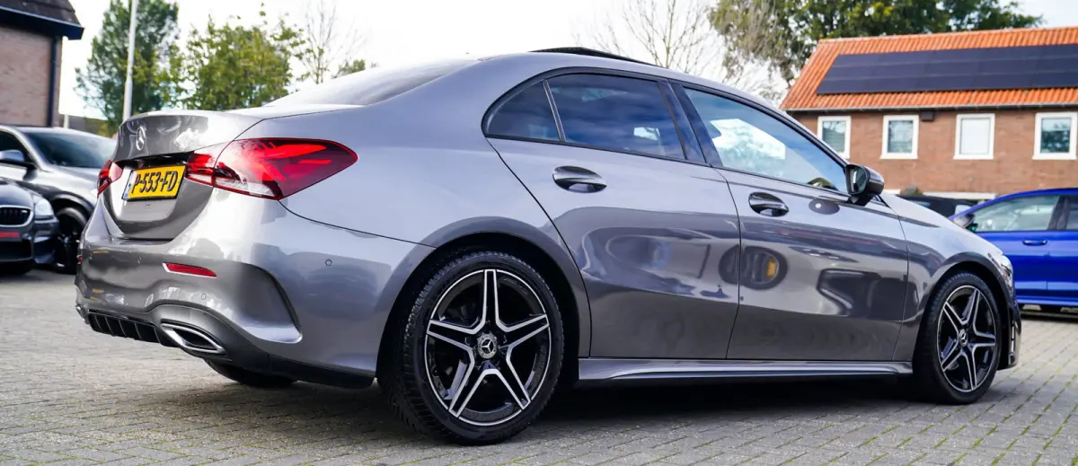 180 Premium Plus | Stoelverwarming | Panorama dak | Achteruitrijcamera | Digitaal dashboard