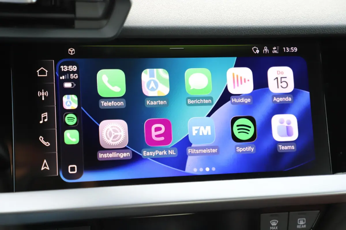 30 TFSI S edition Trekhaak Half Leder Rode Stiksels Navigatie Achteruitrijcamera Stoelverwarming Adaptive Cruise Carplay Android LMV S-Line