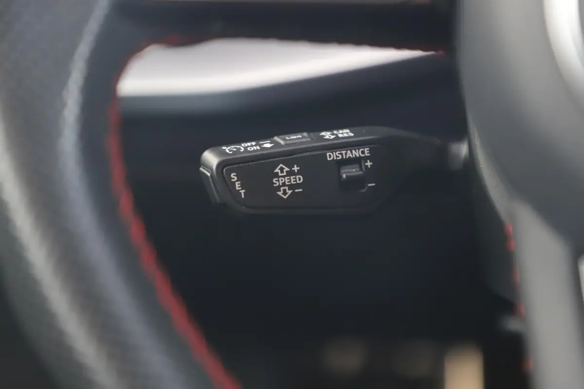 30 TFSI S edition Trekhaak Half Leder Rode Stiksels Navigatie Achteruitrijcamera Stoelverwarming Adaptive Cruise Carplay Android LMV S-Line